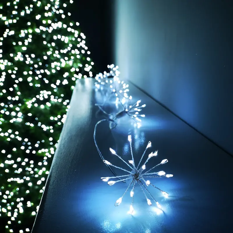 10m Cool White Starburst Outdoor Christmas Lights – 200 LED Battery Timer Design