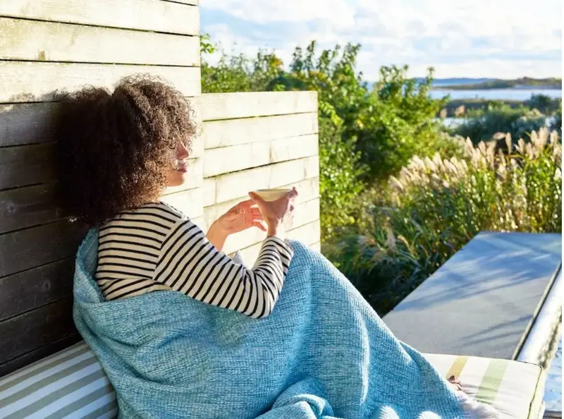 Sunbrella Crosshatch Indoor-Outdoor Throw – Weather-Resistant Design